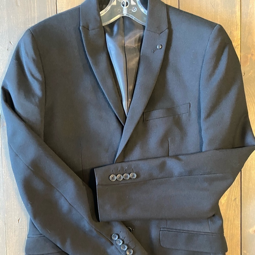 Le Chateau suit